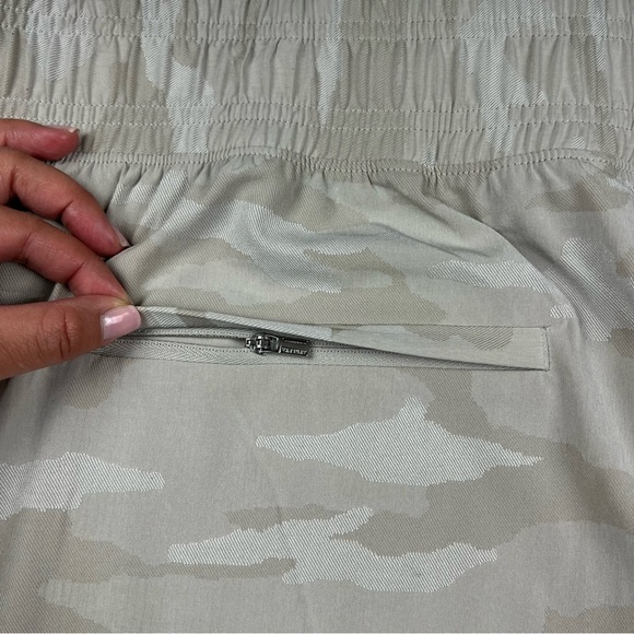 Athleta Brooklyn Textured Camo Jogger Pants Grey/Beige - Size 26 - Picture 7 of 16